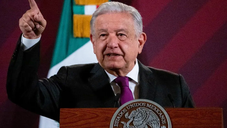 "Fue un autogol": AMLO critica triunfo de Milei en Argentina