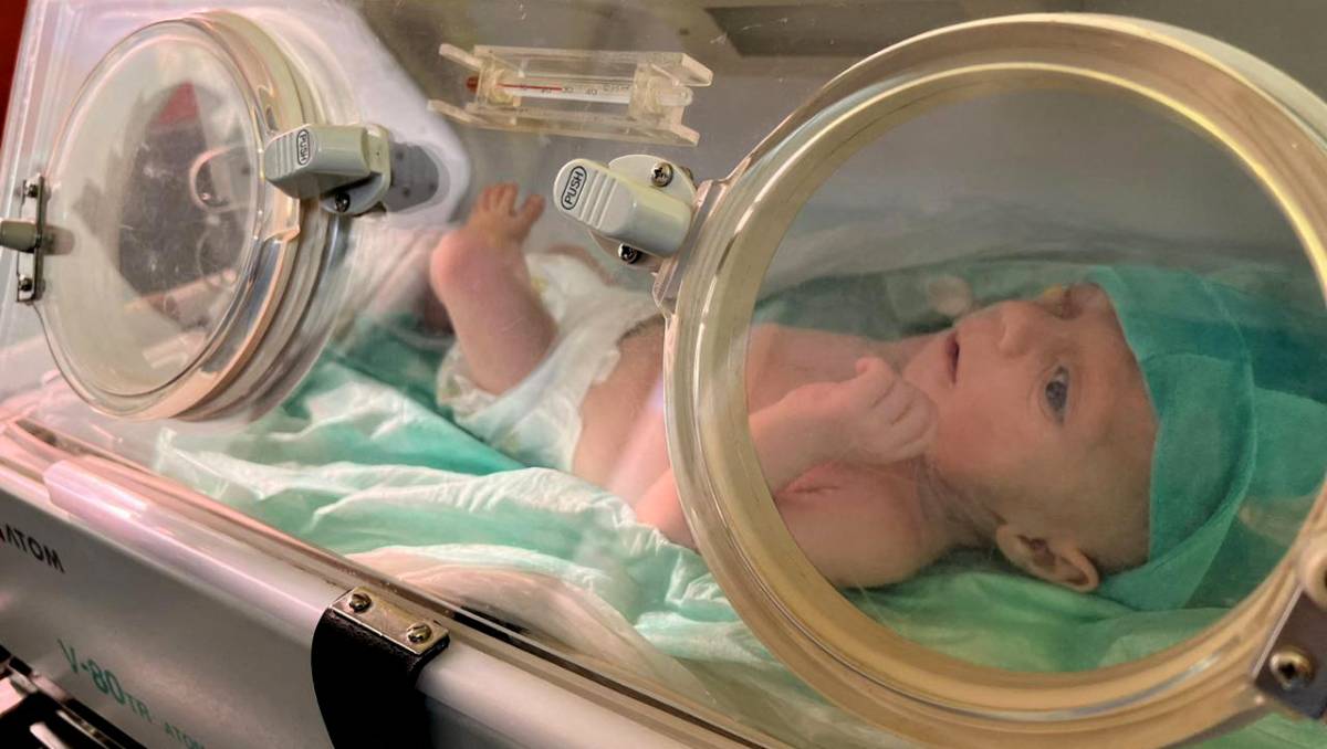 Uno de los bebés rescatados del hospital Al Shifa se reencontró con su familia | AFP