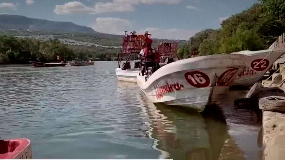 Dismunuye el agua en el río Grijalva en Chiapas