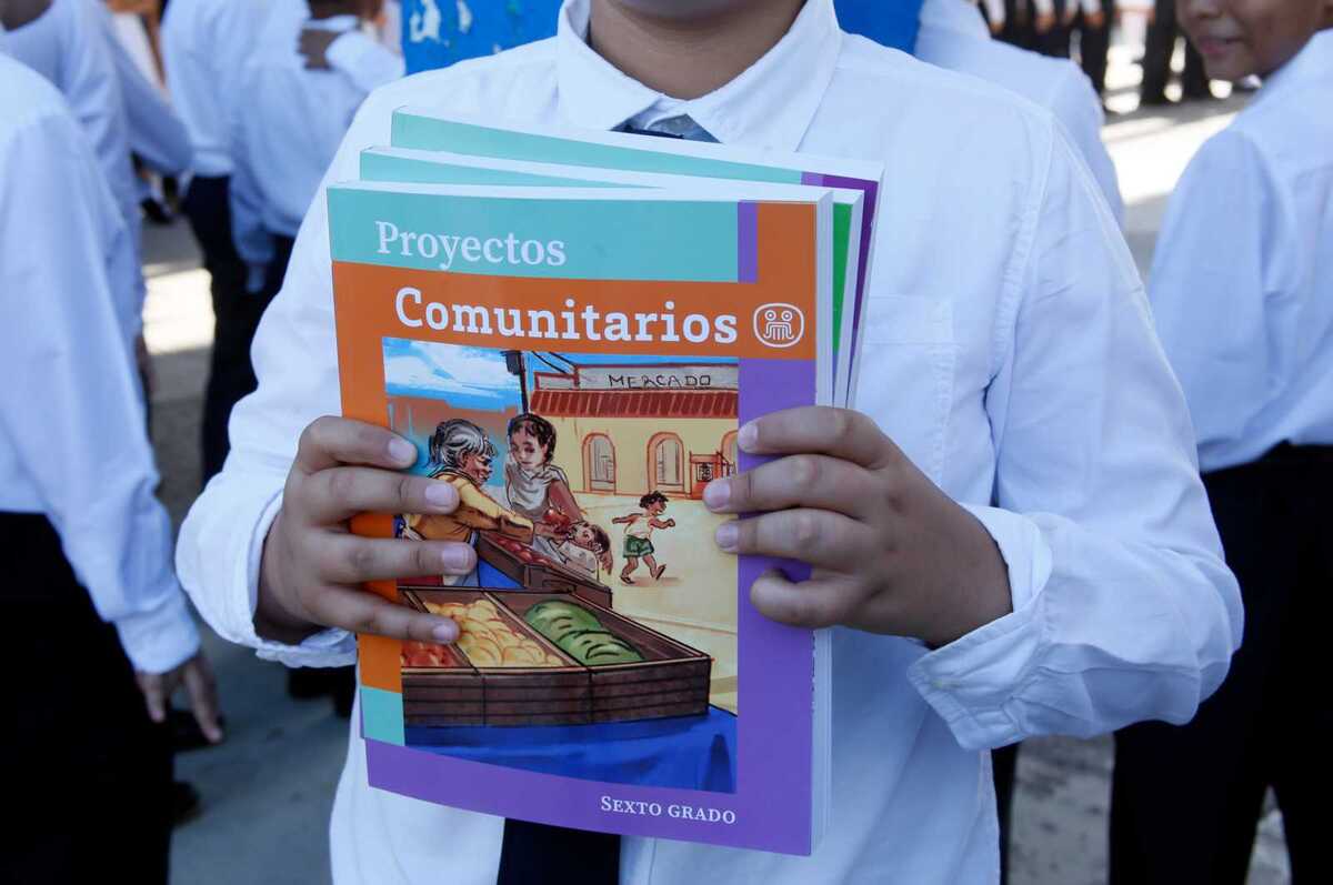 Libros de texto gratuitos de la SEP. (Roberto Amaya)