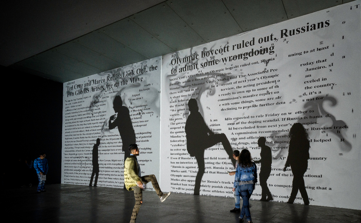 Vista de la exposición 'Pseudomatismos', de Rafael Lozano-Hemmer, montada en 2015. (Cortesía: MUAC)