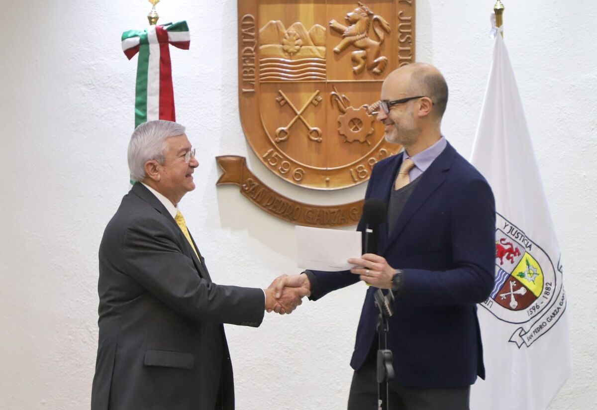 Miguel Treviño de Hoyos tomó protesta a Carlos Domínguez Ahedo. Foto: Especial