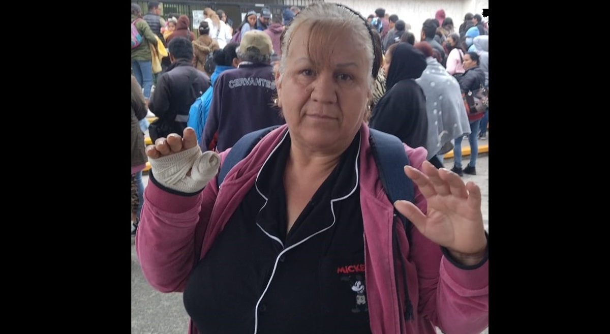 La mujer de 51 años ha visto mermado el movimiento de sus brazos. (Diana Barajas)