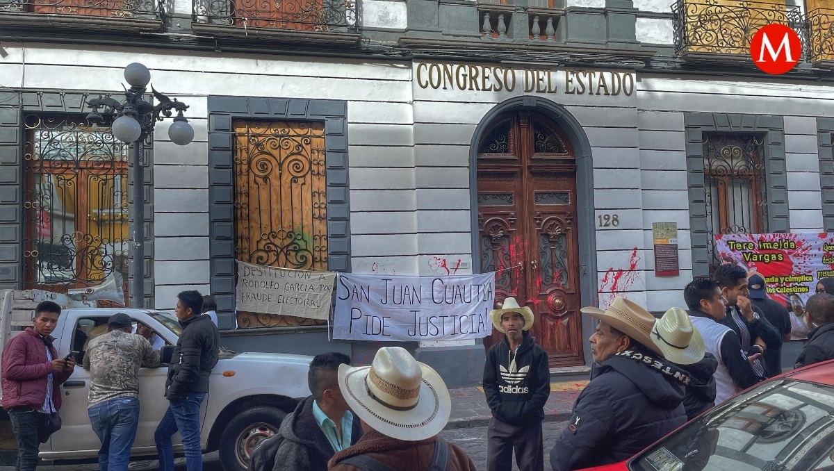Pobladores de Coyomeapan se manifiestan y bloquean vialidad en Puebla | Jesús Zavala