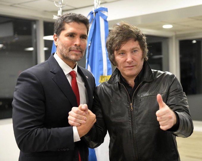 Verástegui y Milei han causado controversia con sus declaraciones | X
