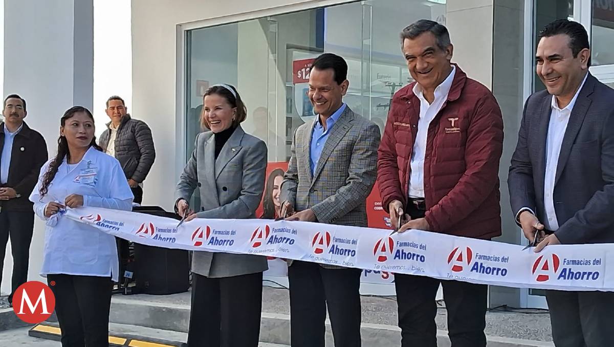 Américo Villarreal cortó el listón para inaugurar sucursal de farmacia. (Antonio Hernández)