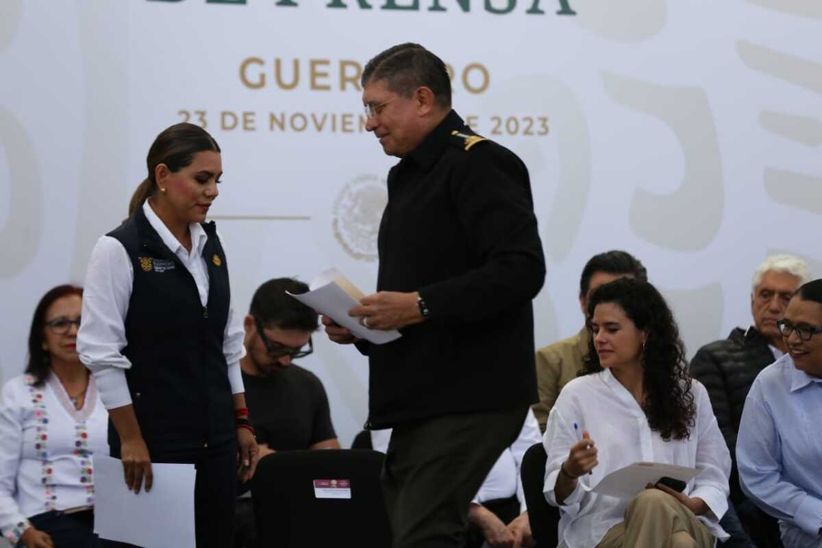 Evelyn Salgado y Luis Cresencio Sandoval. | Foto: Octavio Hoyos
