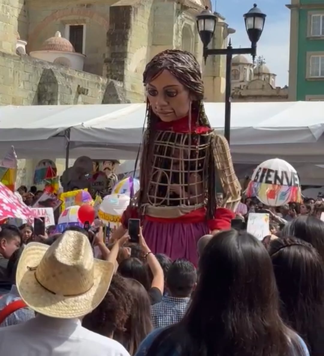 La marioneta gigante busca mandar un mensaje de esperanza y fraternidad (Oscar Rodriguez)