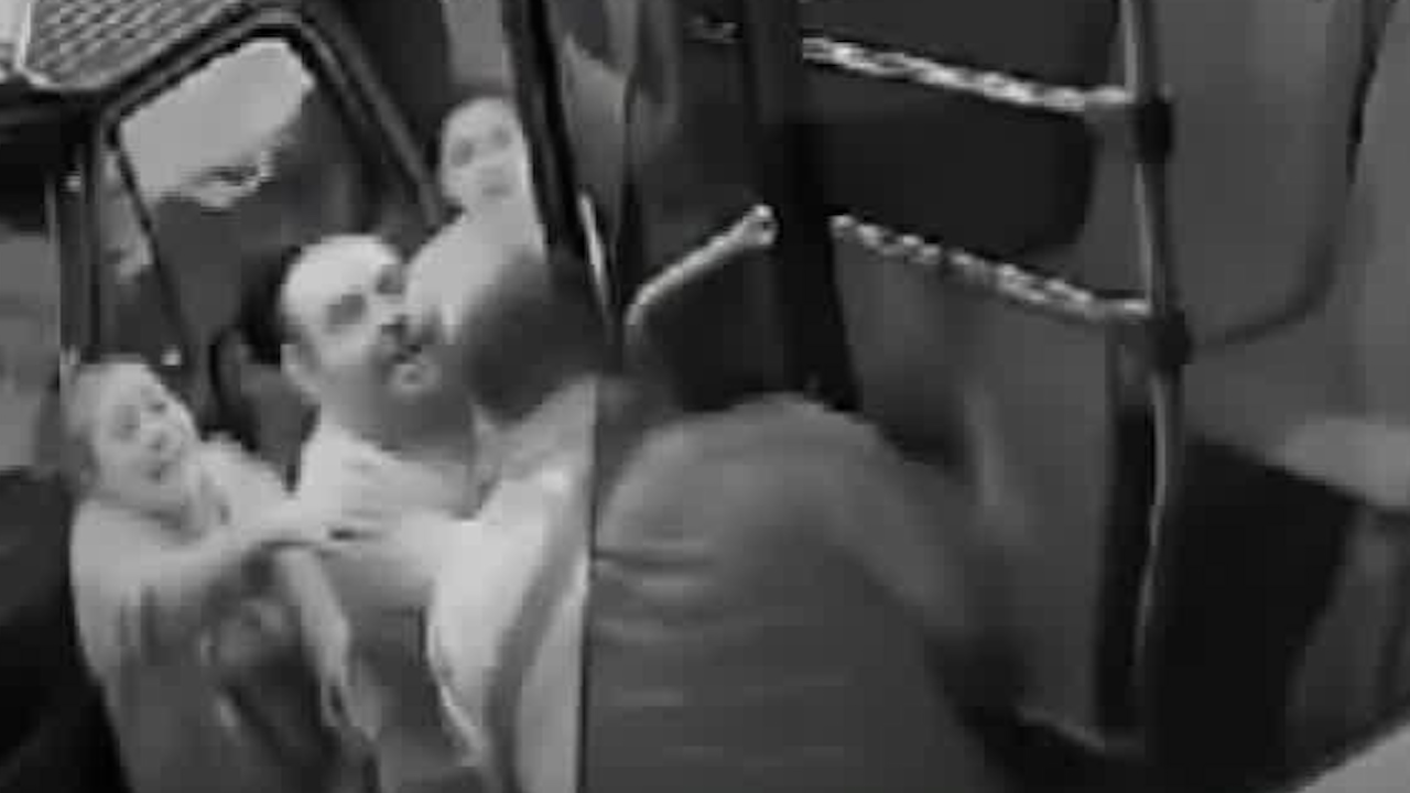 Agreden a conductora de transporte público de Querétaro tras accidente vehicular