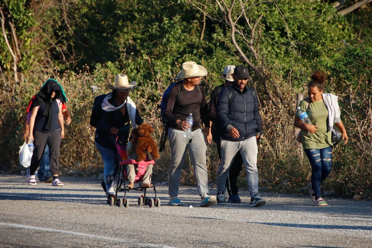 La caravana migrante en Oaxaca descasó más de 12 horas en el municipio de Santo Domingo Ingenio. | Cuartoscurp