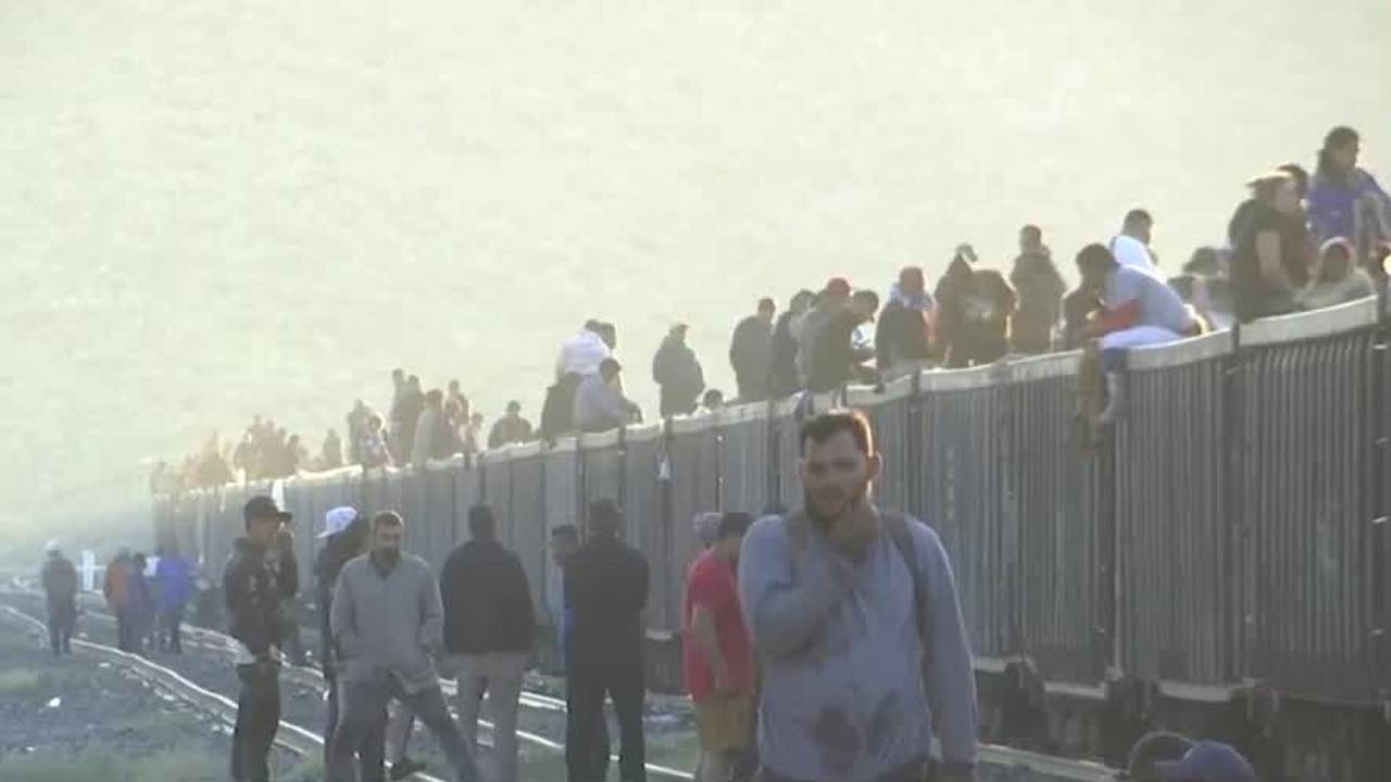 Cuitláhuac García minimiza caravana migrante por detenciones de traficantes en Veracruz