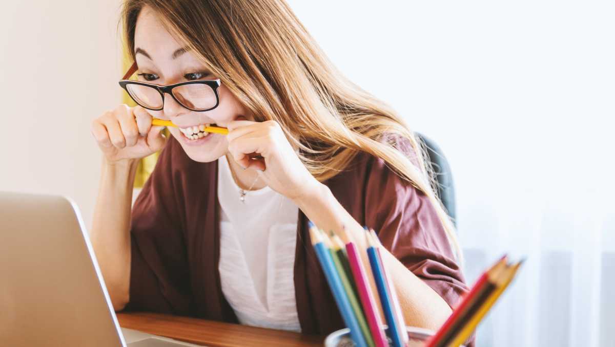 Un exceso de horas de trabajo, sin una compensación acorde, da lugar a agotamiento físico y mental. | Especial