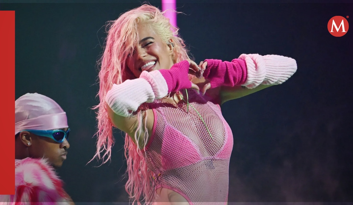 Karol G recibe homenaje del metro de colombia