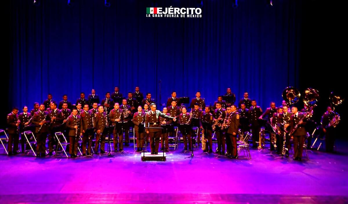 La Banda de Música Representativa del Ejército. (X)