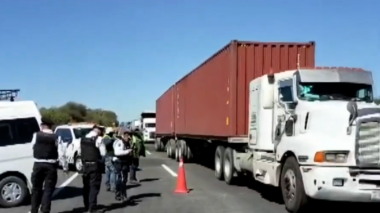 Se reanuda la circulación en carretera de Jalisco tras narcobloqueos