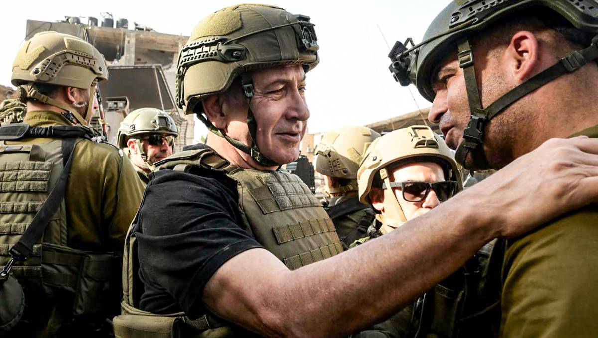 Benjamín Netanyahu visitó el frente de batalla durante la pausa humanitaria | AFP