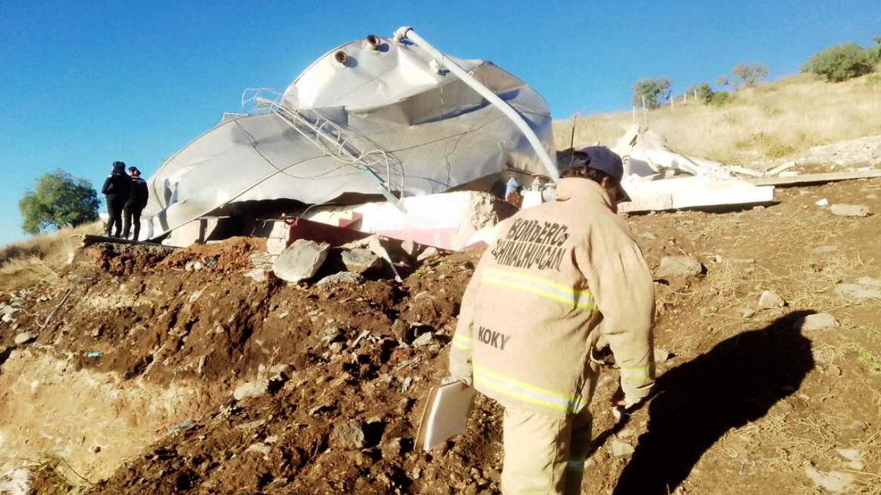 Colapsa tanque de agua potable en Chimalhuacán; reportan 8 heridos y viviendas derrumbadas