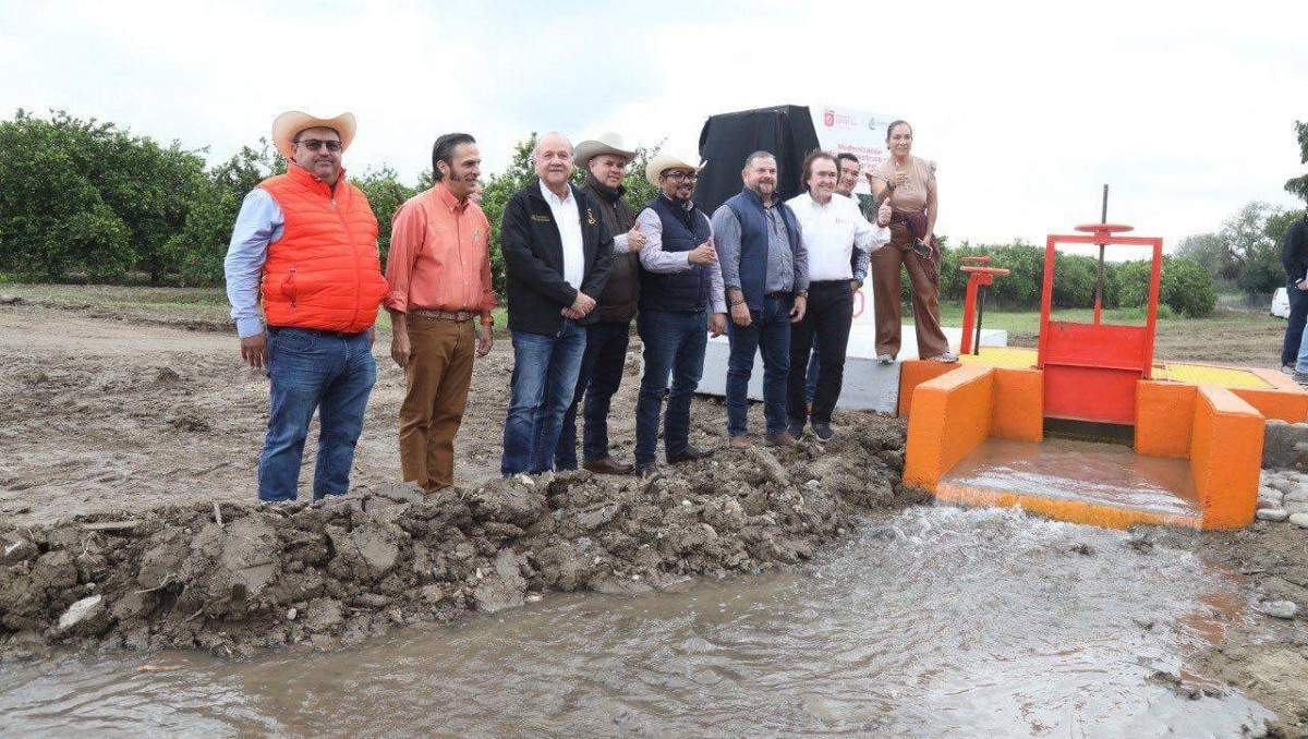 En el lugar se develó una placa conmemorativa a los 200 años de Nuevo León como estado libre y soberano. Foto: Especial