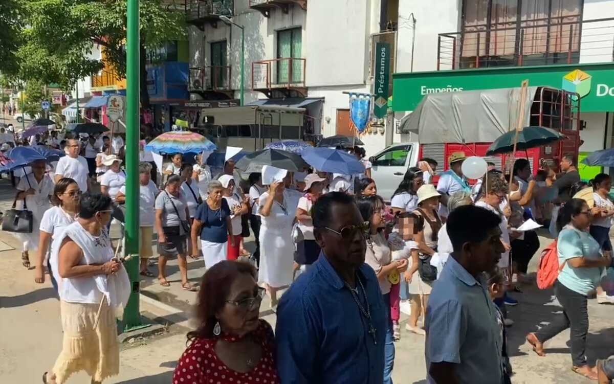 Los marchantes vistieron de blanco, recorriendo diversas calles (Jhonatan González)