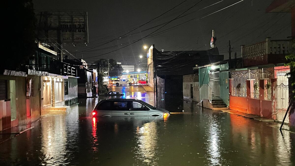 Las lluvias generaron encharcamientos en principales avenidas.