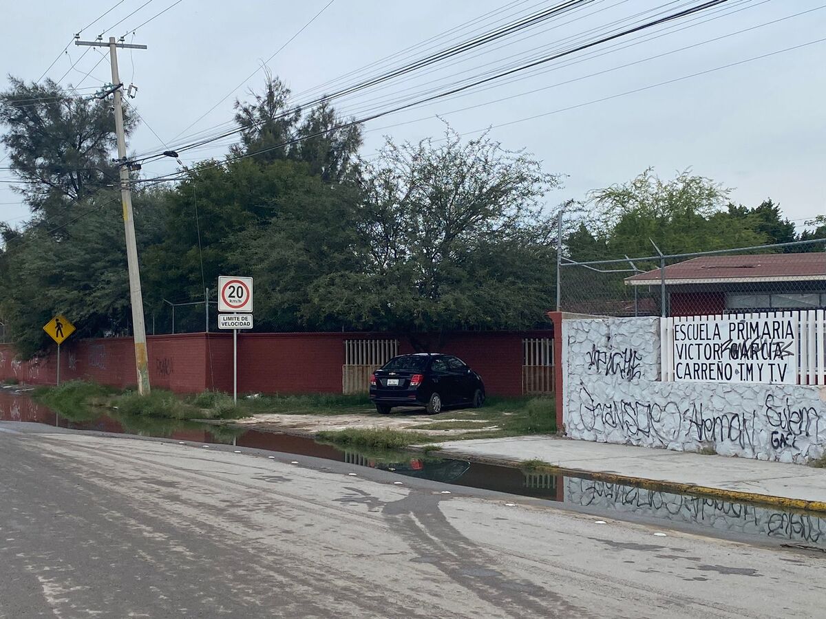 Taxista arrolla a mujer y su hija.
