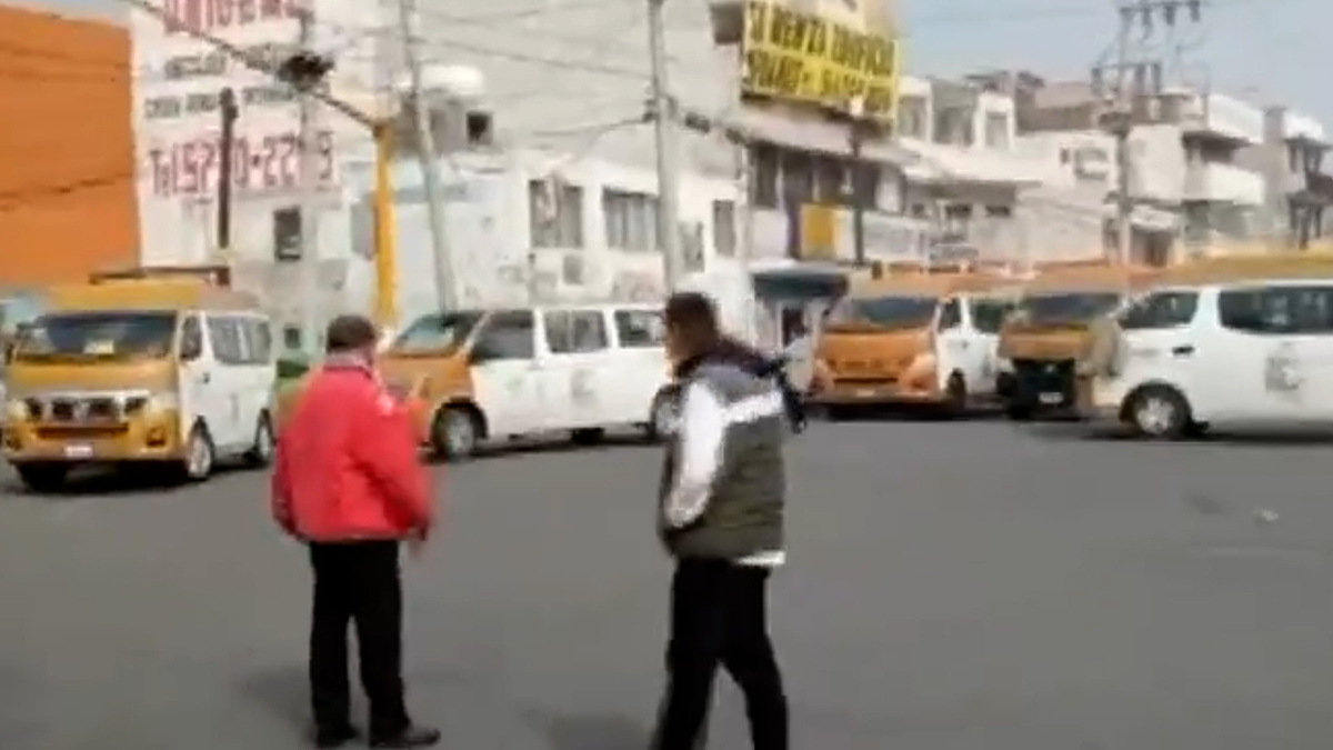 Transportistas bloquean vialidades en Neza; exigen justicia por chofer asesinado