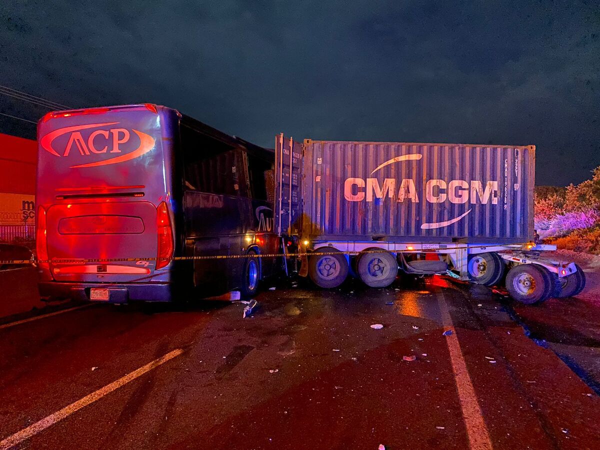 Accidente de tránsito en carretera Manzanillo-Colima deja lesionados y una persona sin vida. | Especial
