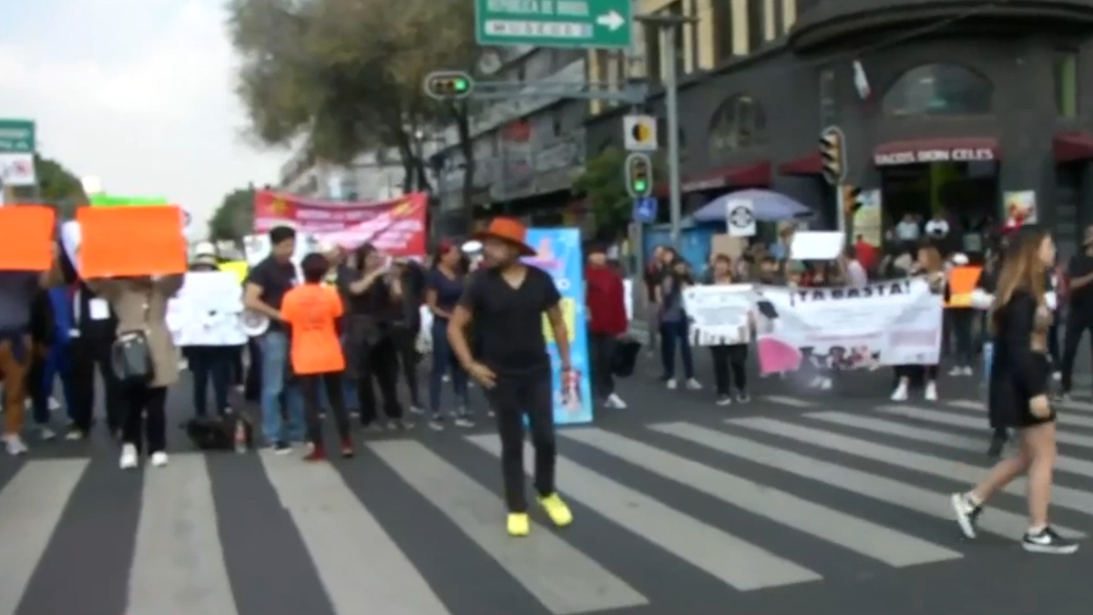 Bloquean Eje Central en protesta del maltrato animal en CdMx