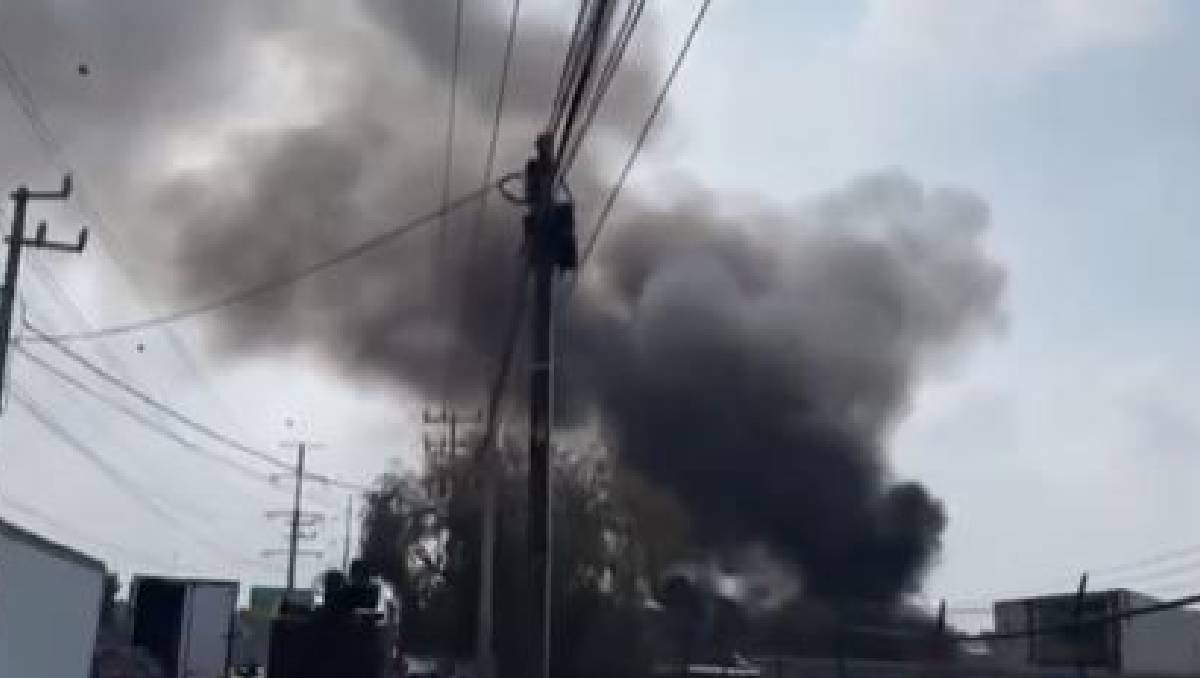 El incendio generó una columna de humo negro que se pude ver a varios kilómetros | (Especial)