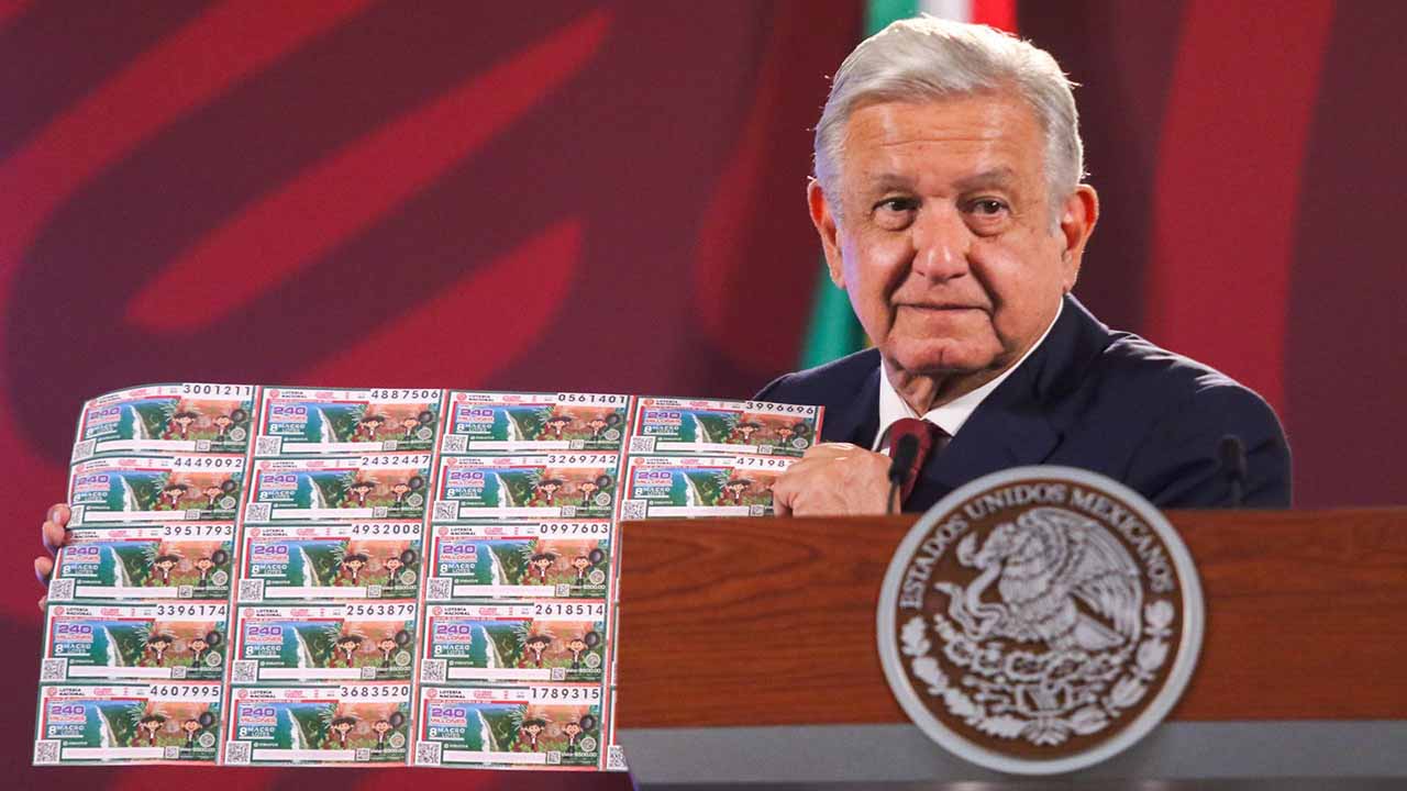 AMLO anuncia sorteo especial de la Lotería como: Un palco en el Azteca, vehículos y motos...