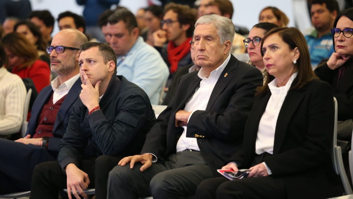 Se contó con la presencia de la alcaldesa Cristina Díaz, y de los alcaldes de Monterrey y San Pedro, Luis Donaldo Colosio y Miguel Treviño. Raúl P.