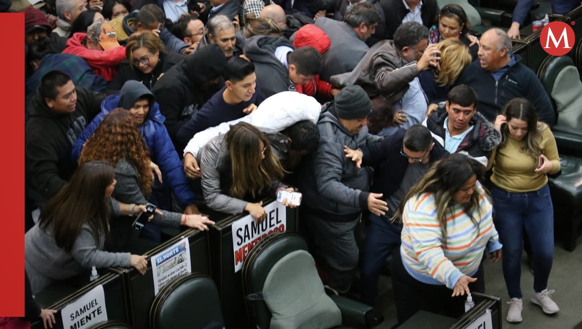 Encapuchados en Congreso de NL. Foto. Raúl Palacios
