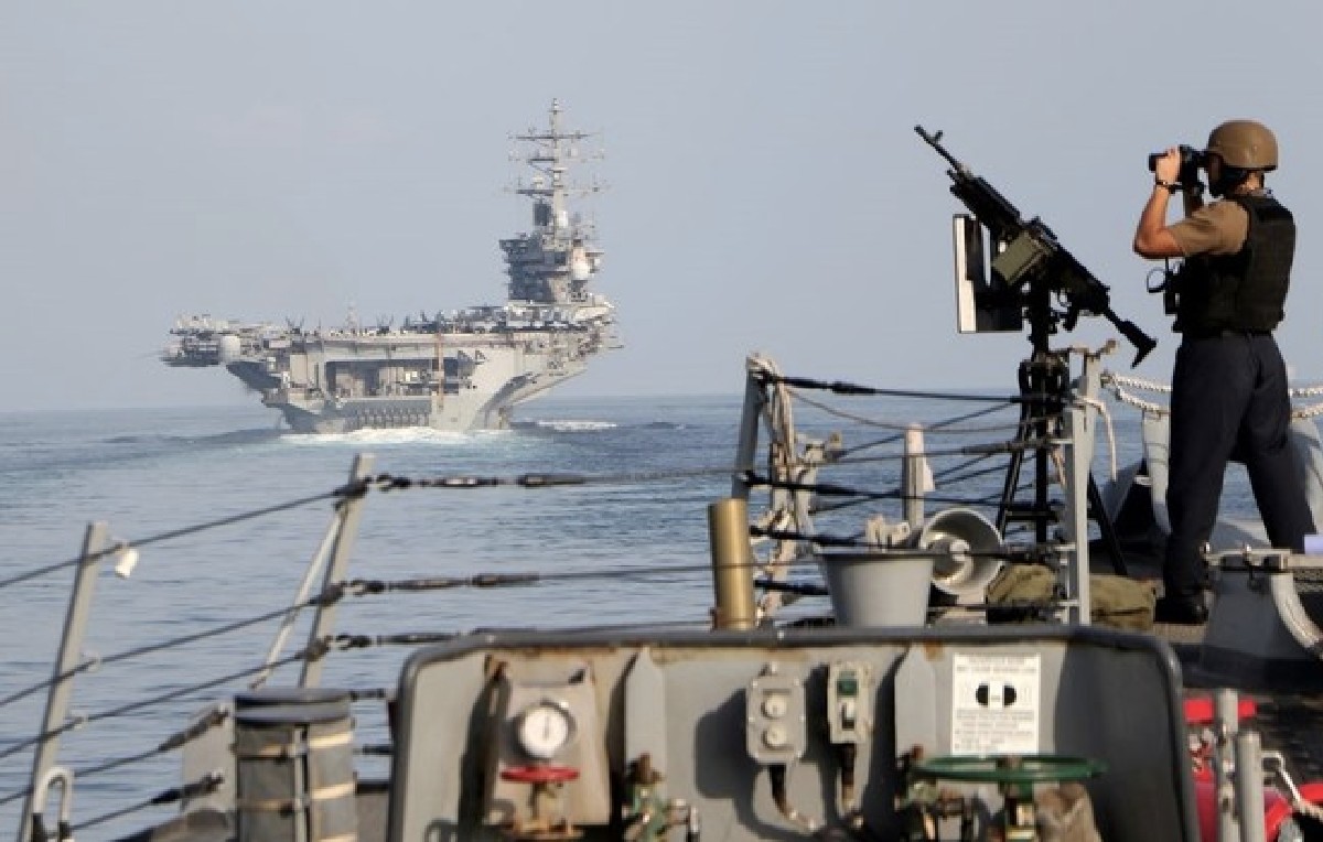 Portaaviones USS Dwight D. Eisenhower en el Golfo Arábigo (AP)
