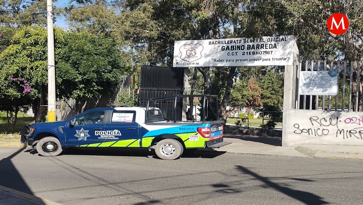 Sorprenden a veladores y roban computadoras en Bachillerato de Puebla | Alfredo Fernández