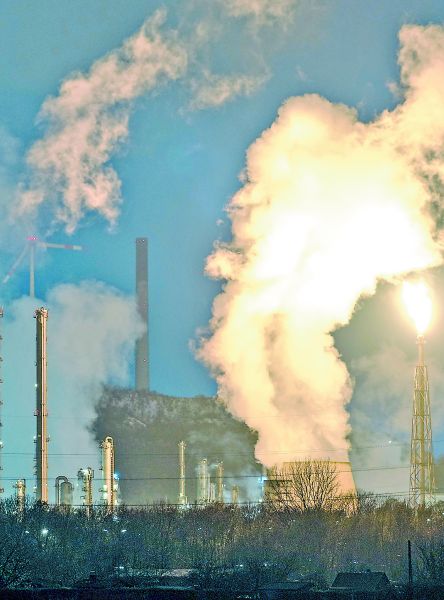 Se pronostica que el consumo de petróleo y gas natural se estabilice a partir de 2030. AP