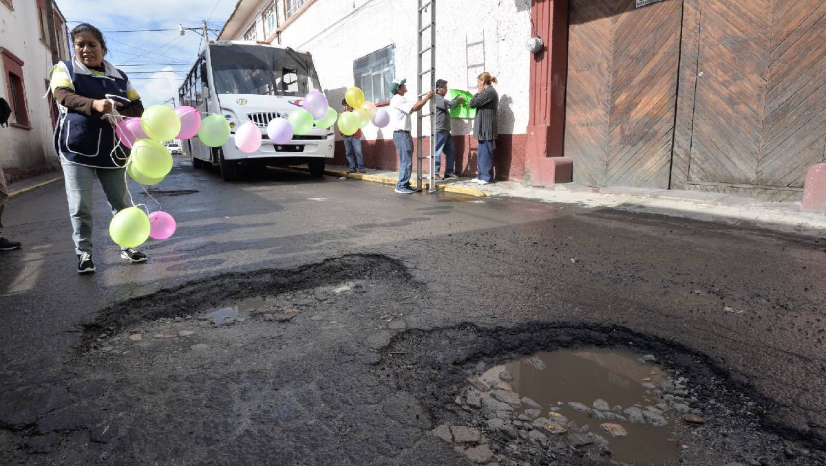 Un bache en calles de Toluca | (Cuartoscuro)