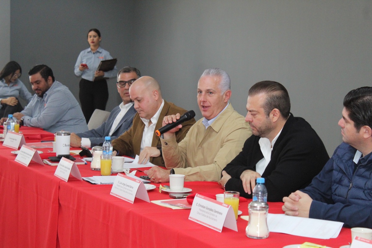 El alcalde destacó la importancia de las reuniones como una oportunidad para hacer un cierre de 2023 y apertura de 2024. (Roberto Amaya)