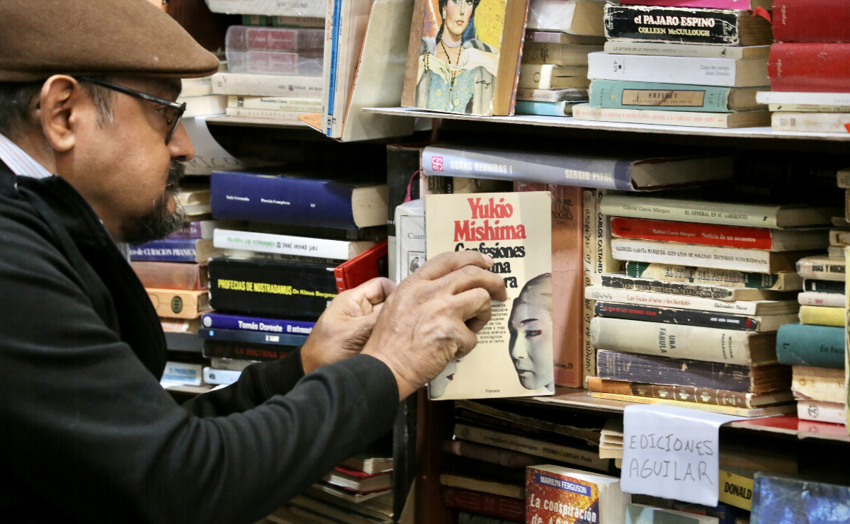 Los estantes están repletos de libros con mucha historia detrás. (Foto: Ariel Ojeda)
