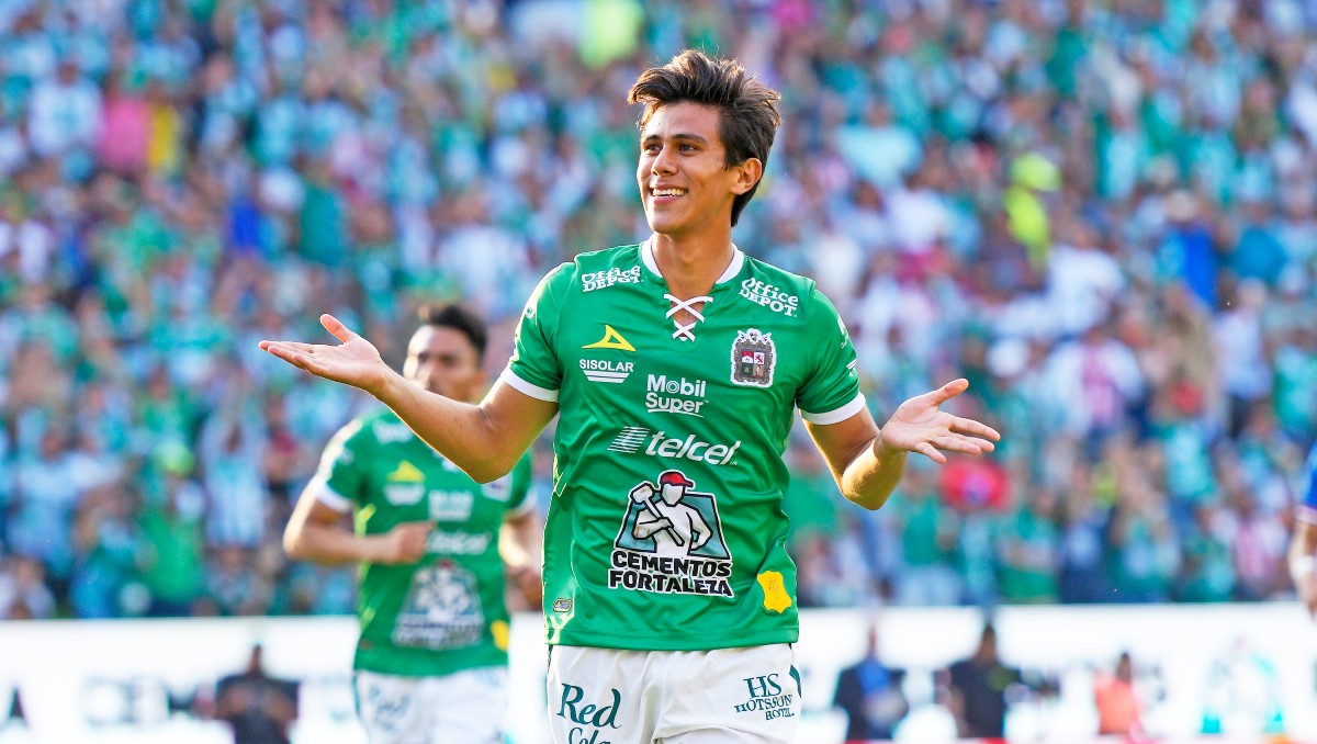 José Juan Macías besó escudo de León en juego contra Chivas en 2019 (Imago7)