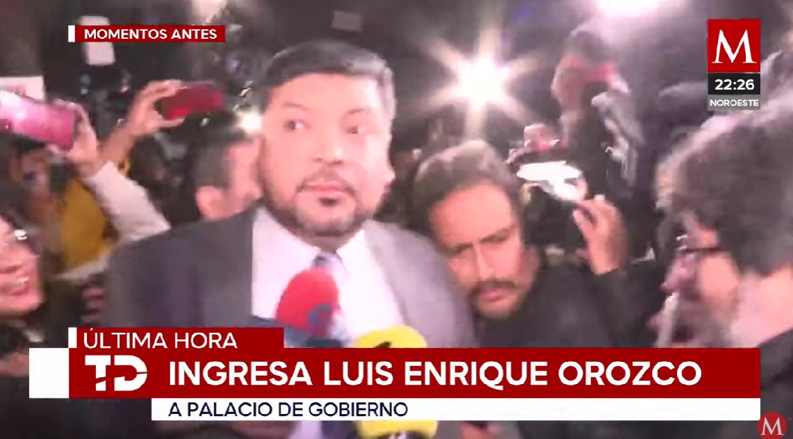 Luis Enrique Orozco llegando a Palacio de Gobierno.