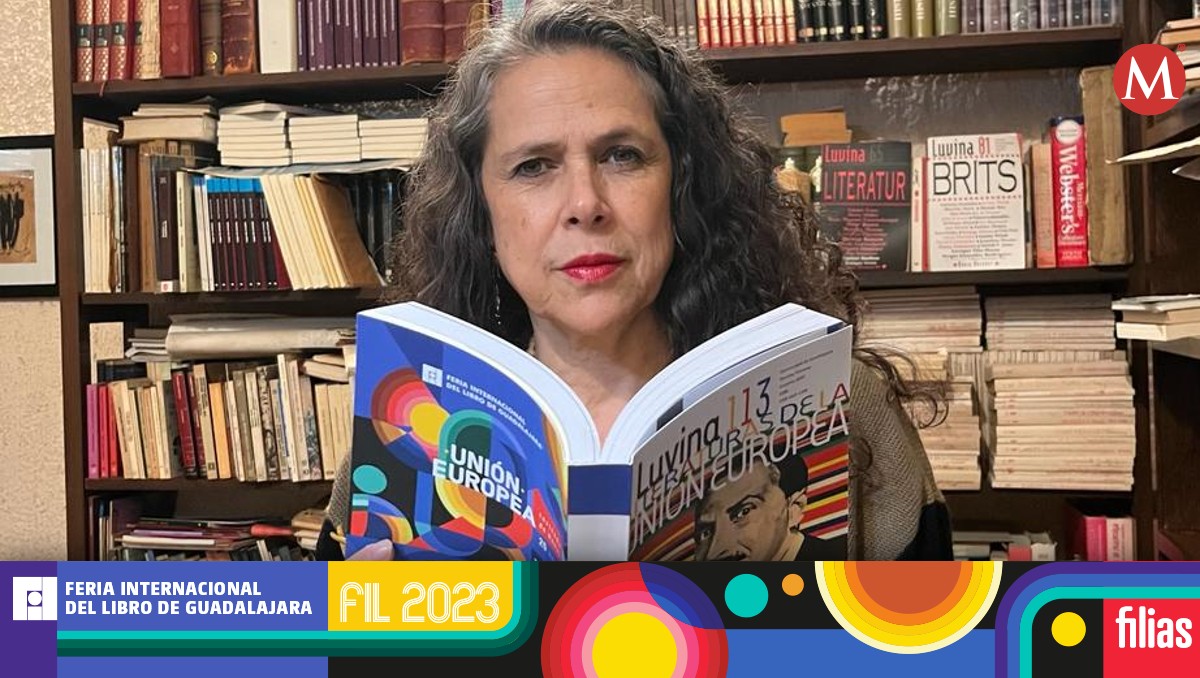 Silvia Eugenia Castillero detalla el contenido de  Luvina 113 la revista literaria de la Universidad de Guadalajara / Foto: Cortesía
