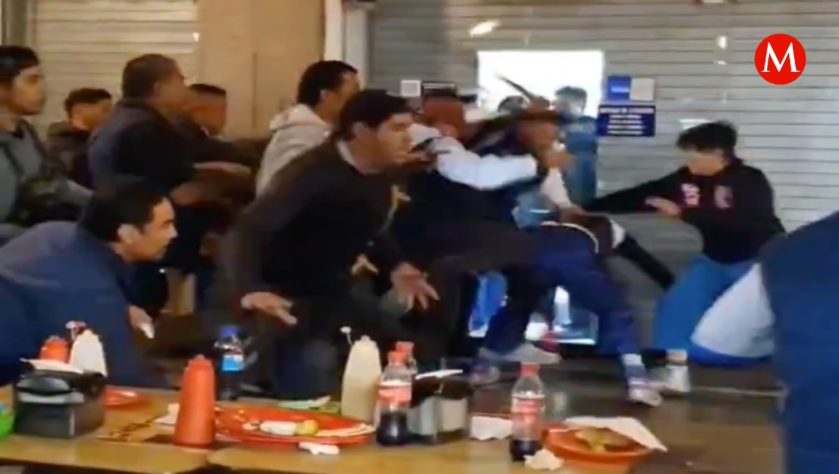 Ambulantes, payasos y personal del Ayuntamiento de Puebla desatan riña | Especial