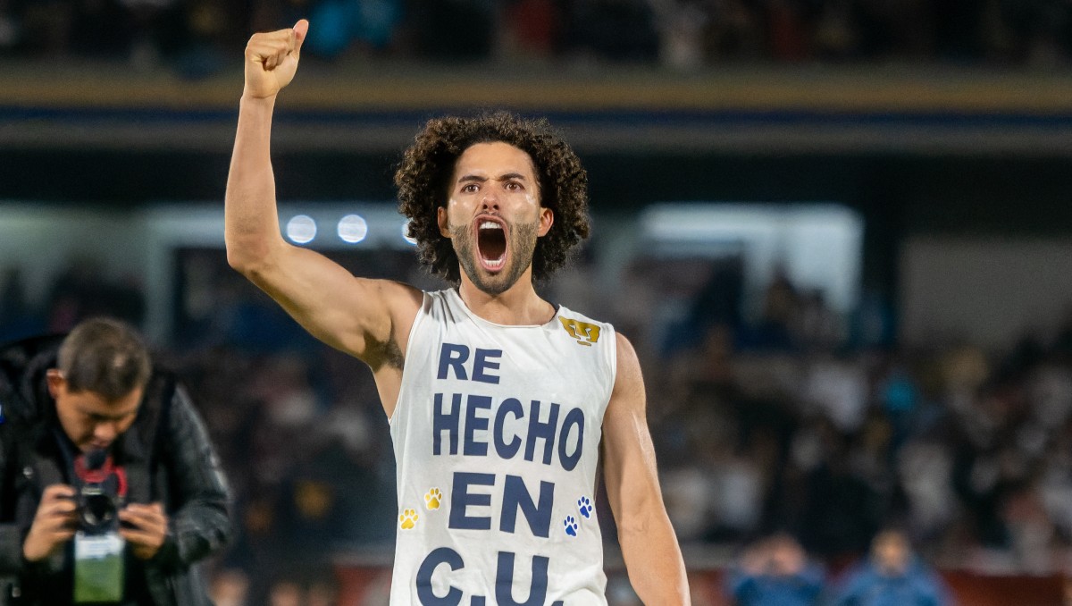 'Chino' Huerta se entrega a la afición de Pumas con noble gesto en CU (Imago7)