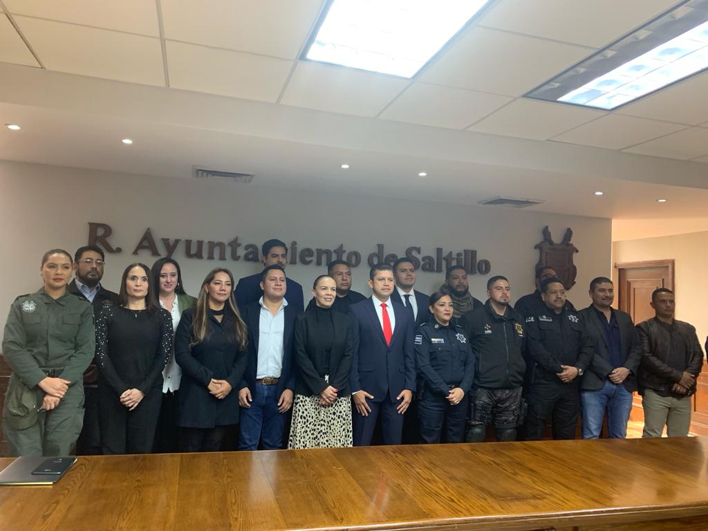 Asume cargo su nuevo cargo, Miguel Ángel Garza.