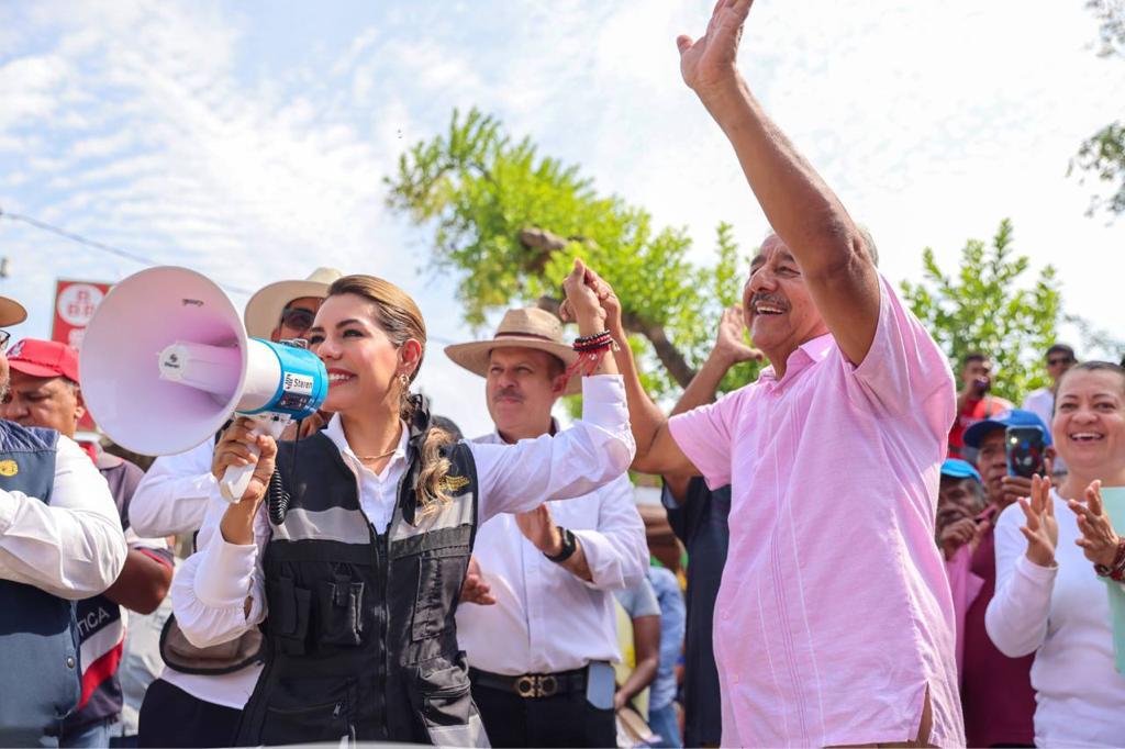 La gobernadora del estado estuvo acompañada por el comisario de La Sabana, Domingo Muñoz Carmen.
