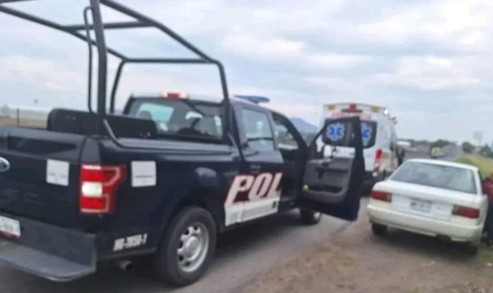 La mujer fue auxiliada para dar a Liz a su bebé en la autopista.