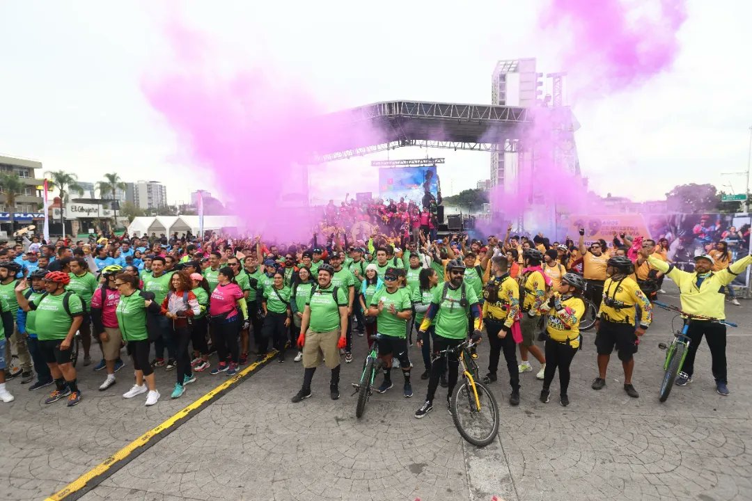 Vía Recreactiva cumple 19 años y le entregan distintivo de oro en Guadalajara (Cortesía)