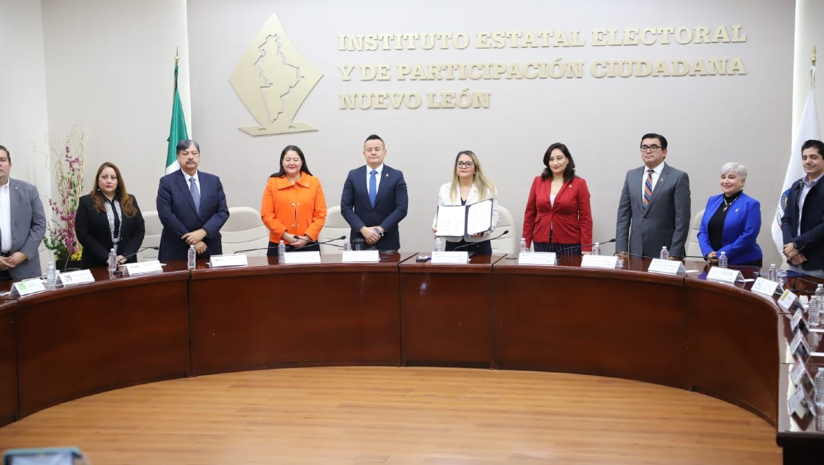La firma se realizó en las instalaciones del Instituto Estatal Electoral y de Participación Ciudadana. Foto: Leonel Rocha