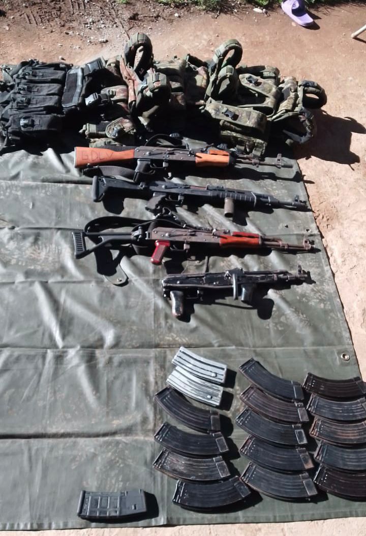 Los detenidos fueron detenidos con un arsenal.