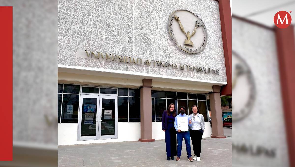 UAT entrega título a estudiante que hizo cambio de identidad de género.